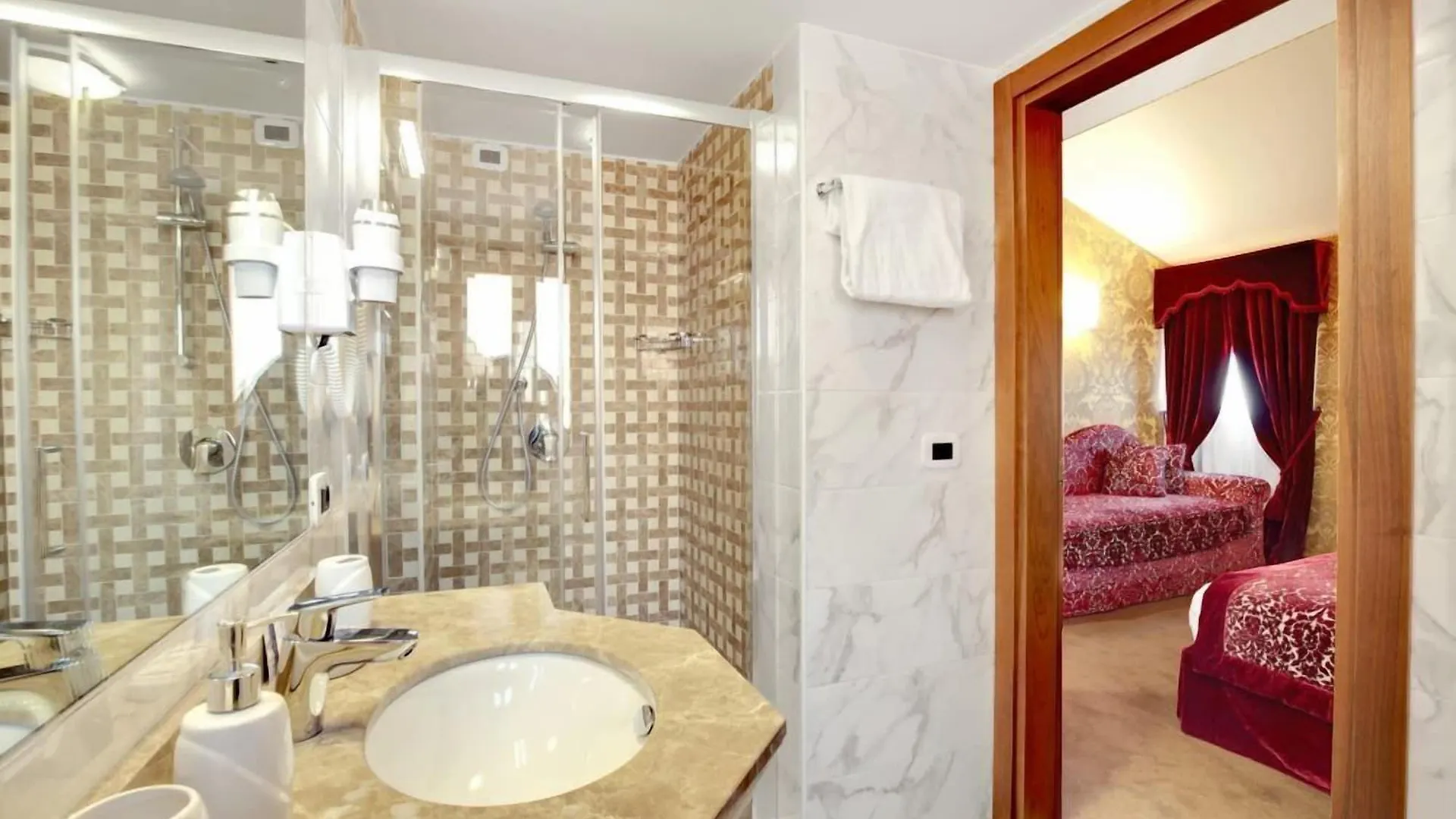 فندق كازانوفا البندقية 4*,