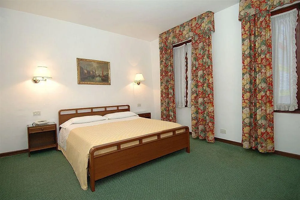 Hotel Casanova Venice 4*,  Italy